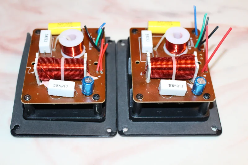 HÖGTALAR TERMINALER HÖGTALAR TERMINALER - Bild 3 av 3