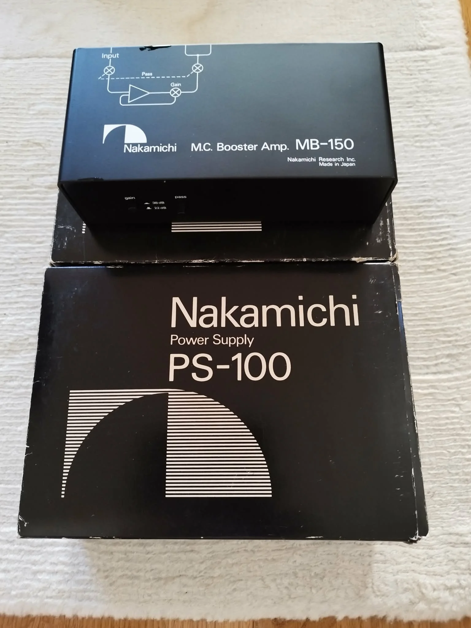 Nakamichi MB-150 MC Booster (förförförstärkare) och PS-100 strömförsörjning