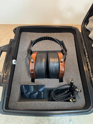 Audeze LCD-2 Shedua Wood &ndash; Komplett paket i mycket fint skick. Inkl. Hard Case