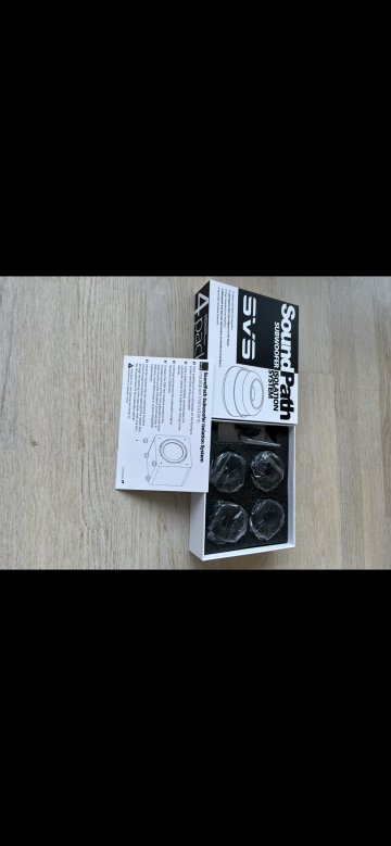 SVS SB300 subwoofer med soundpath dämpfötter
