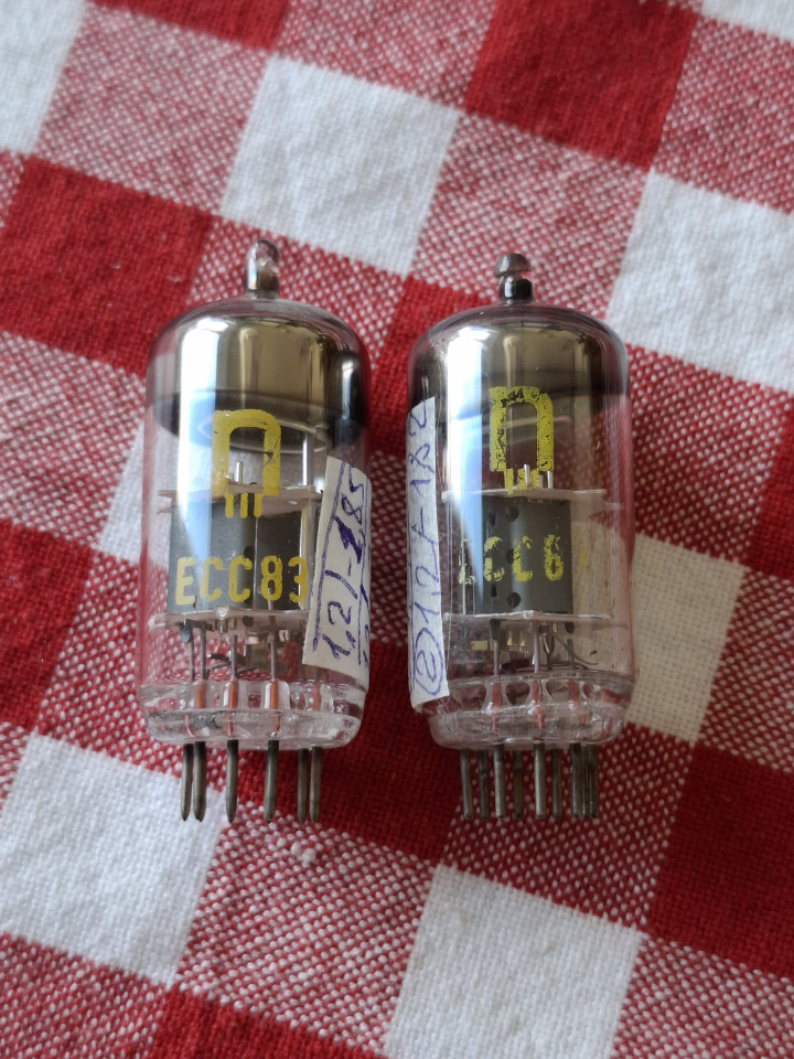 ECC83 (12AX7) RFT (Östtyskland) NOS 70 tal Radiorör