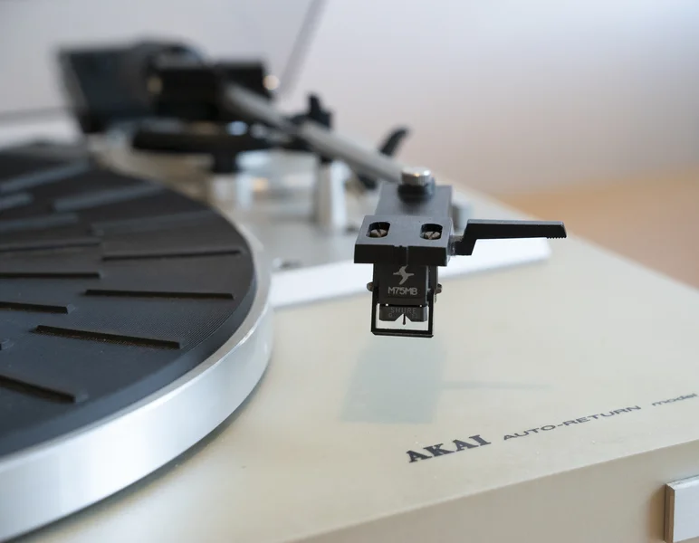Akai AP-B20 Halvautomatisk skivspelare - Kuva 3 / 6