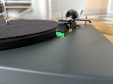 Pro-Ject Xpression II + NAD PP2