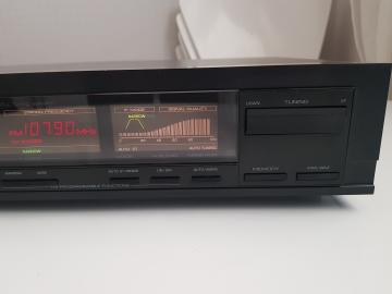 Yamaha TX-500 Natural Sound AM/FM Stereo Tuner