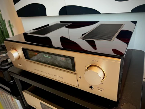 Accuphase C-3900