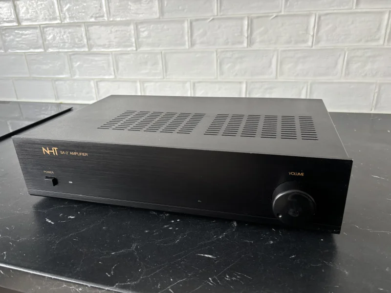 NHT SA-2 basförstärkare NHT SA-2 basförstärkare - Bild 1 av 3