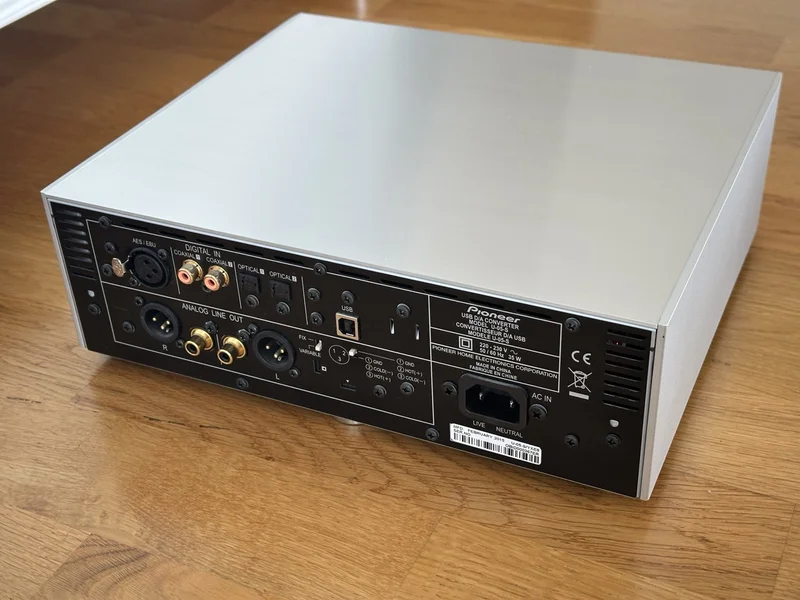 Pioneer U-05 USB DAC h&ouml;rlursf&ouml;rst&auml;rkare - Bild 2 av 5