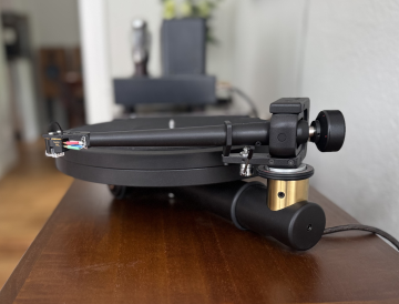 Kuzma Stabi S med Stogi Reference 9”, Hana ML pickup, Nordost Tyr phonokabel, Kuzma AC ström