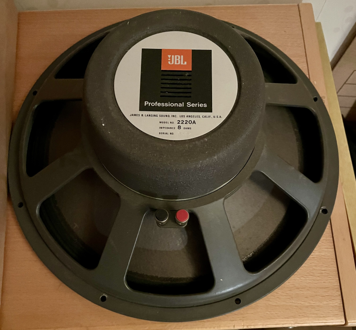 JBL 2220A