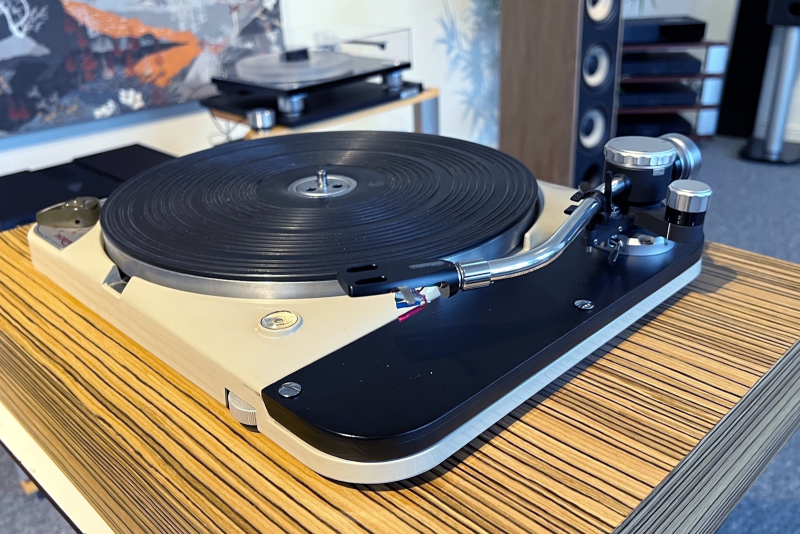 Thorens TD-124 & Jelco TK850S - Begagnad skivspelare - Bild 3 av 5