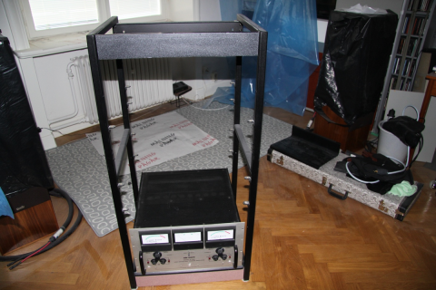 SANUS minst 115 cm hög rack KÖPES