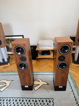 Living Voice Avatar R4
