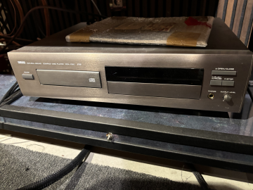 Yamaha CDX-1060 -Referensspelare