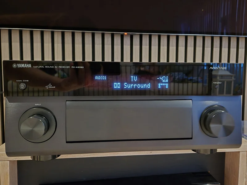 Yamaha RX-A3050 - Bild 2 av 3