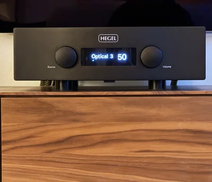 Hegel H400 Toppskick + Garanti ( Nytt pris)