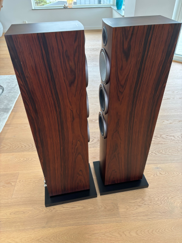 Bowers & Wilkins 704 s3