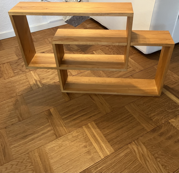 Hylla i massiv EK till Rull o kasettband  - Bild 1 av 4