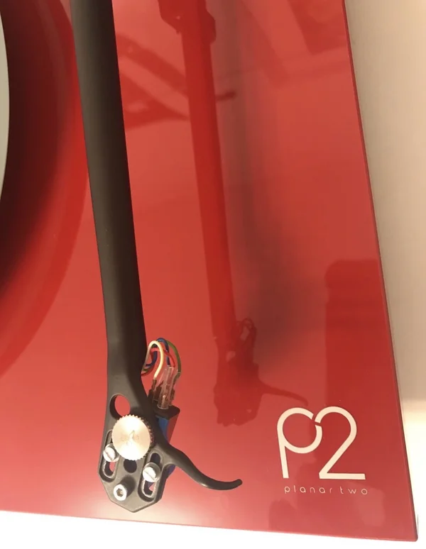 rega p2 + rega v&auml;gghylla + rega elys 2 + rega rb220 tonarm - Bild 2 av 6