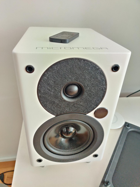 Micromega MySpeaker BT aktiva högtalare Vita komplett med Original kartong Micromega MySpeaker BT aktiva högtalare Vita komplett med Original kartong - Bild 8 av 8