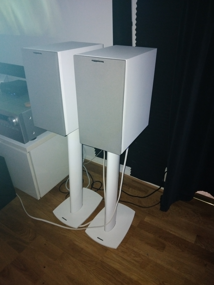 Bowers & Wilkins med stativ 