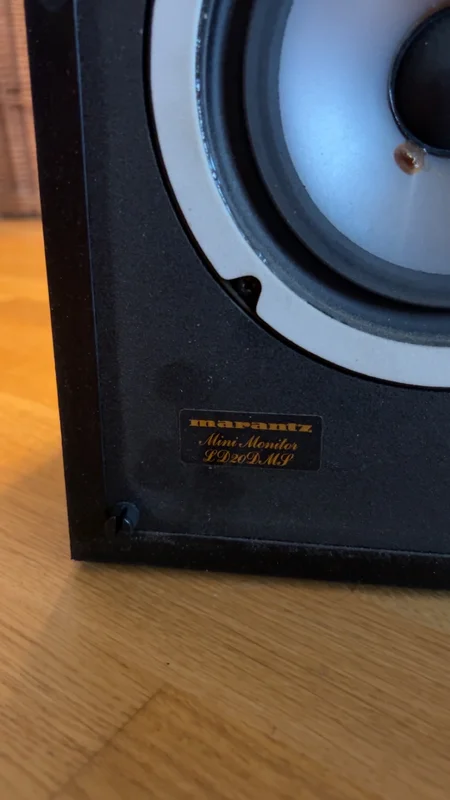 Rotel RA-820 + 2st marantz mini studio monitor bokhögtalare Rotel RA-820 + 2st marantz mini studio monitor bokhögtalare - Bild 2 av 3