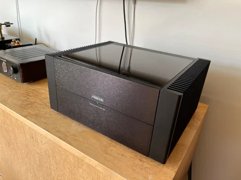 Meridian 557