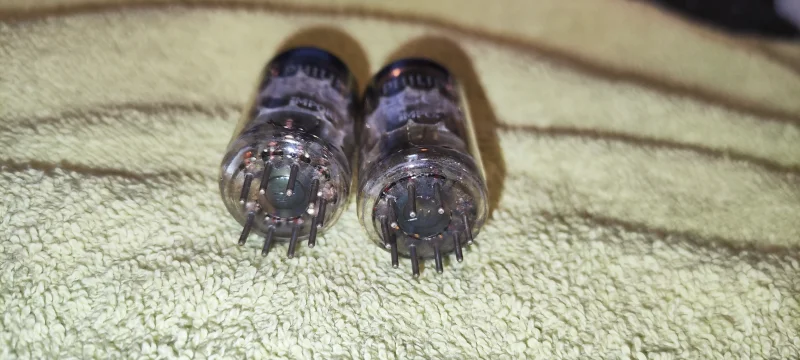 Ett matchat par&nbsp;Philips ECC81 samma kod VF2 B9E2 &aring;r 59! - Billede 2 af 6