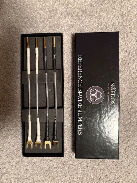 Nordost Reference Bi-Wire Jumper Nordost Reference Bi-Wire Jumper - Bild 2 av 3