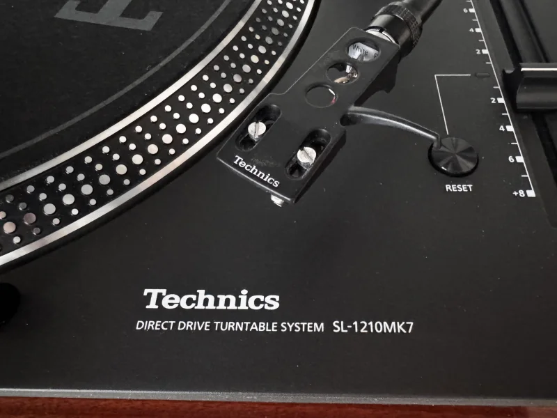 Technics SL1210 mk7 i fint skick - Bild 2 av 4