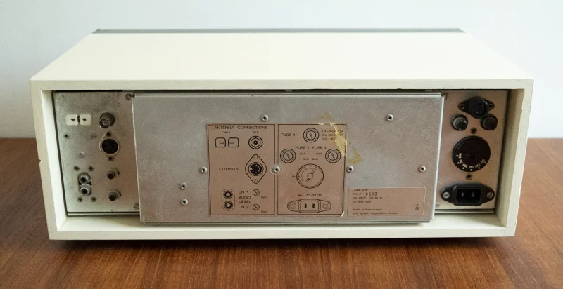 Revox A76 FM Stereo Tuner Revox A76 FM Stereo Tuner - Bild 4 av 5