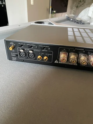 Luxman M-200