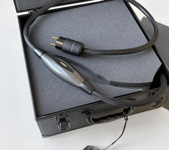Transparent Reference Power Cord G6, C19 - 1,5m