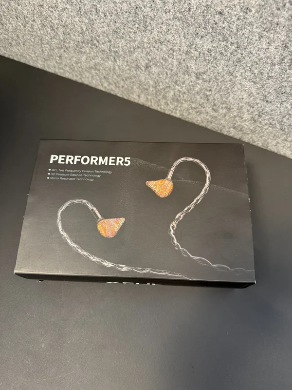 AFUL Performer 5 &ndash; nyskick, komplett i kartong - Bild 1 av 4