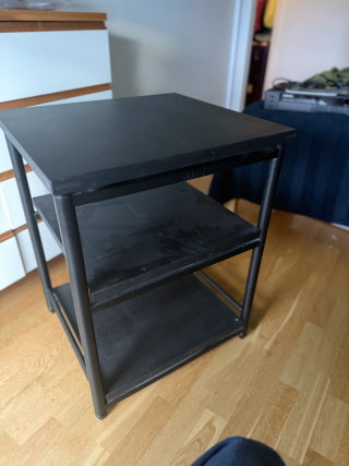 2 Solid steel bänkar