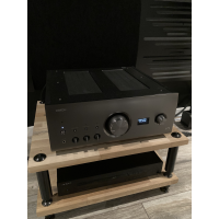 Denon PMA A110 med transparent kablar 