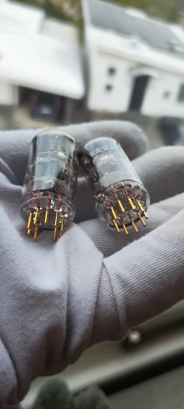 Matchat par Tesla E83CC med guldstift (NOS)  - Bild 3 av 4