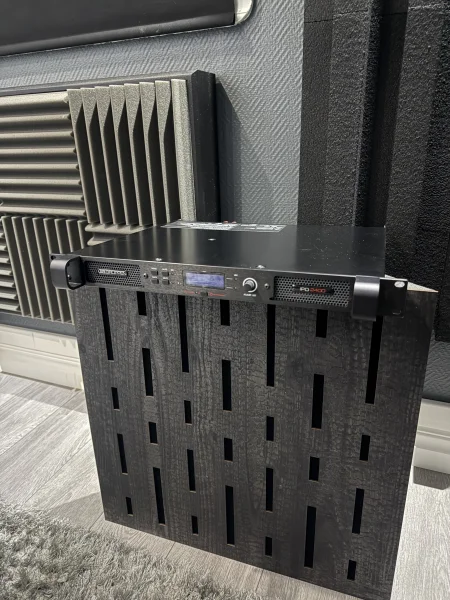 Lab Gruppen IPD2400 - Låter fruktansvärt bra Lab Gruppen IPD2400 - Låter fruktansvärt bra - Bild 1 av 2