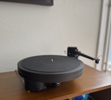 Kuzma Stabi S med Stogi Reference 9”, Hana ML pickup, Nordost Tyr phonokabel, Kuzma AC ström