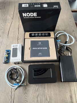 Bluesound Node 130 med uppgraderad nätdel.