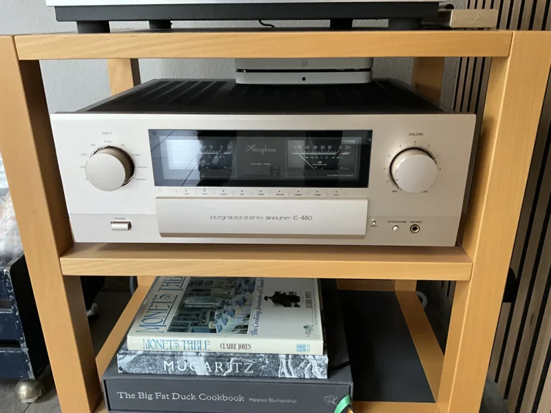 Accuphase E-480 med insticksmoduler - Bild 1 av 1