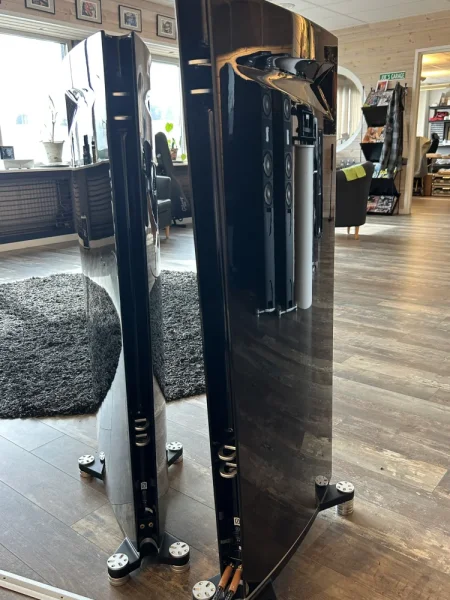 B&ouml;rresen 02 Black Piano gloss - Bild 4 av 4