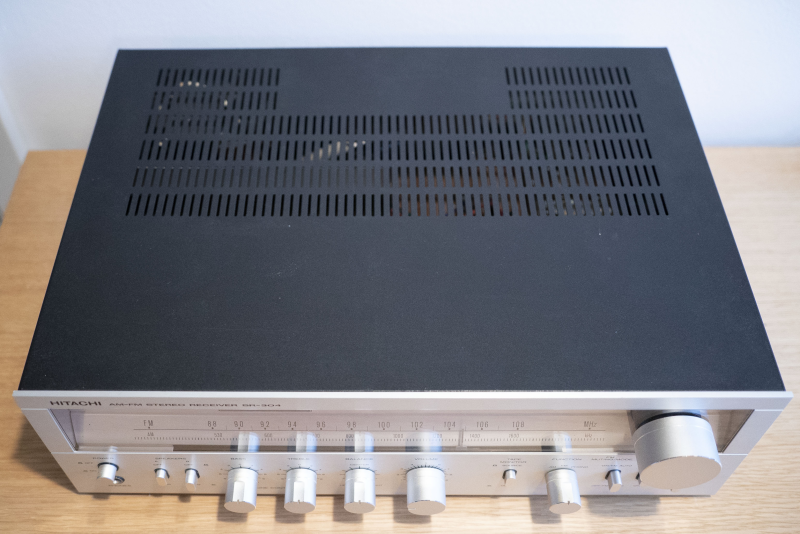 Hitachi SR-304 AM/FM Stereo Receiver (1978) Hitachi SR-304 AM/FM Stereo Receiver (1978) - Bild 2 av 5