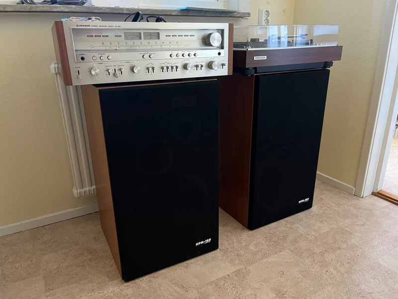 Anl&auml;ggning fr&aring;n Pioneer - skivspelare, receiver, h&ouml;gtalare - Bild 8 av 11