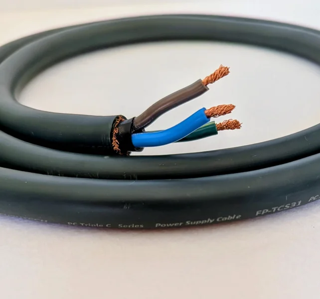 Furutech FP-TCS31 n&auml;tkabel / bulk DIY &ndash; ca 1,65 m - Bild 2 av 6