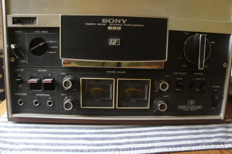 Sony TC 377 Nyligen genomg&aring;ngen av proffs. - Bild 2 av 3