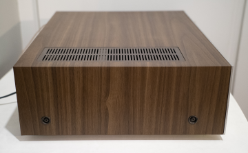 Akai AA-1020 AM/FM Stereo Receiver (1976-79)