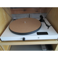PRO-JECT Juke Box it