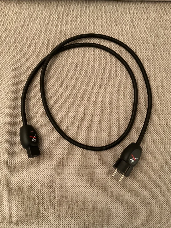 Synergistic Research Pink Power Cable - Bild 1 av 1