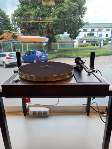 Linn Lp 12 med plint i Gran betsad Rosenut fint skick.