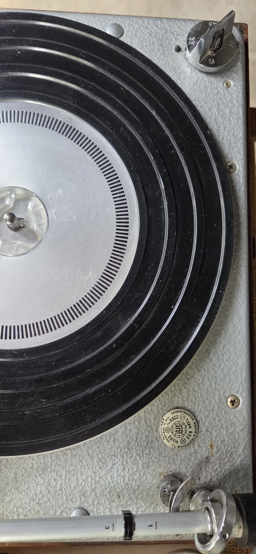 Carlsson-h&ouml;gtalare samt f&ouml;rst&auml;rkare, hemmabyggen, tillh&ouml;rande vinylskivspelare medf&ouml;ljer - Bild 2 av 2